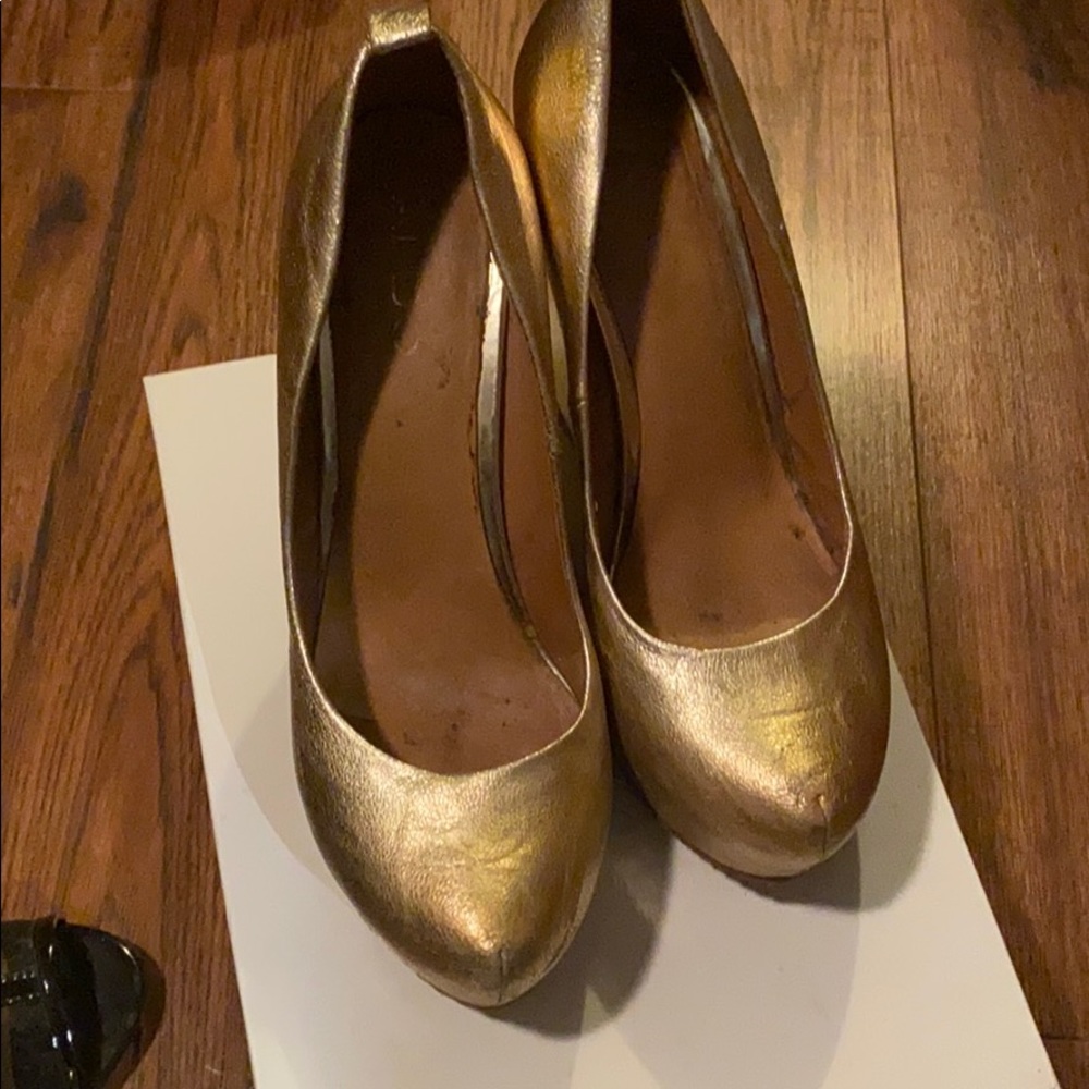 Gold wedges